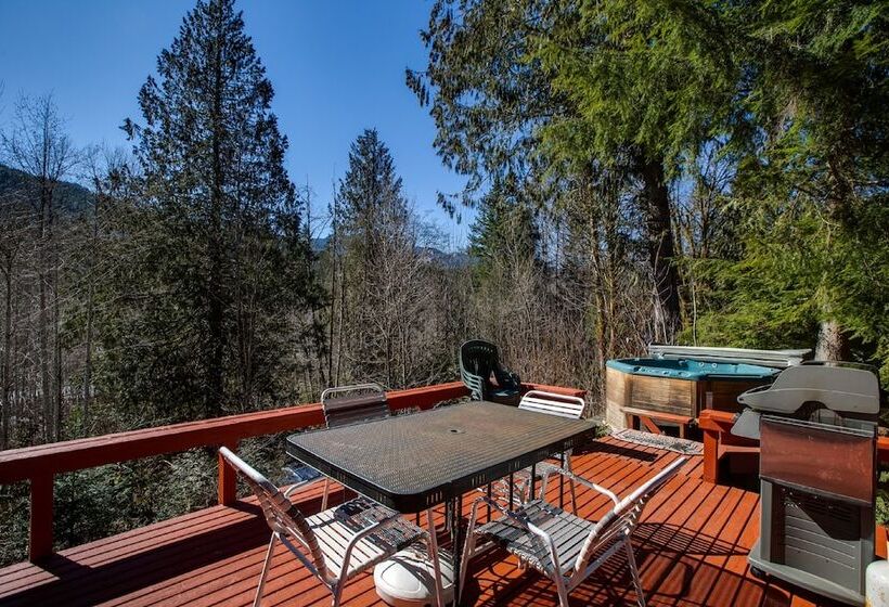 53mbr   Hot Tub   Wi Fi   Sleeps 6