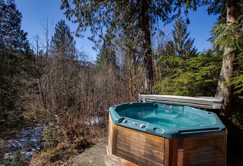 53mbr   Hot Tub   Wi Fi   Sleeps 6