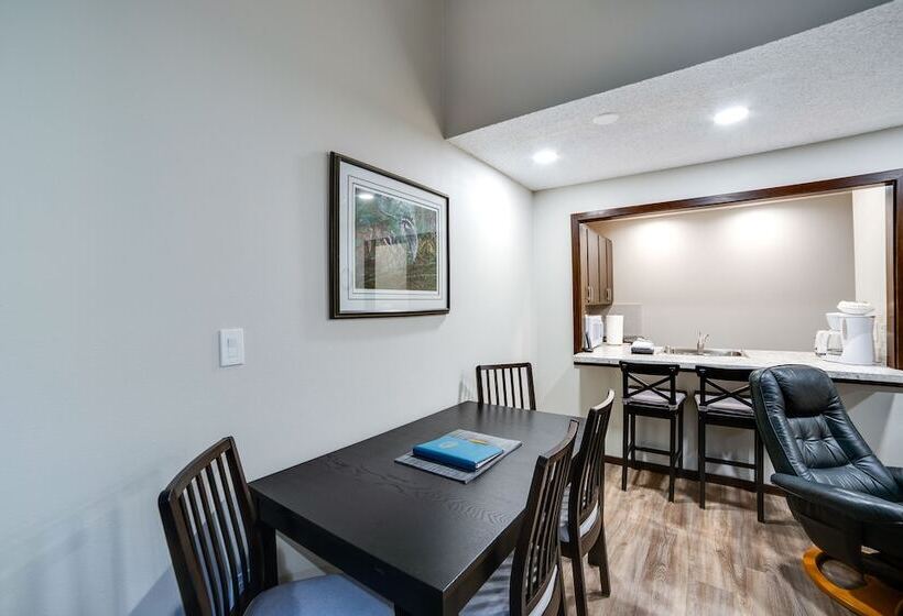 68sw   Fireplace   Washer/dryer   Dishwasher  Sleeps 4