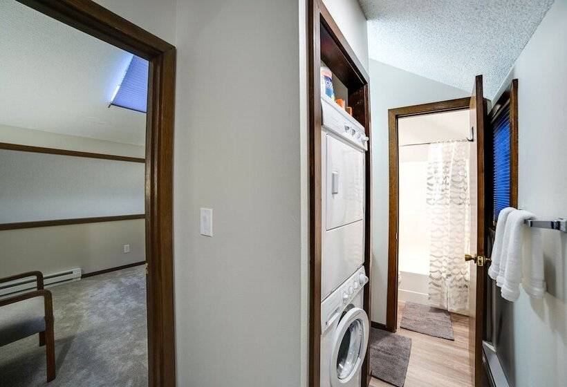 68sw   Fireplace   Washer/dryer   Dishwasher  Sleeps 4