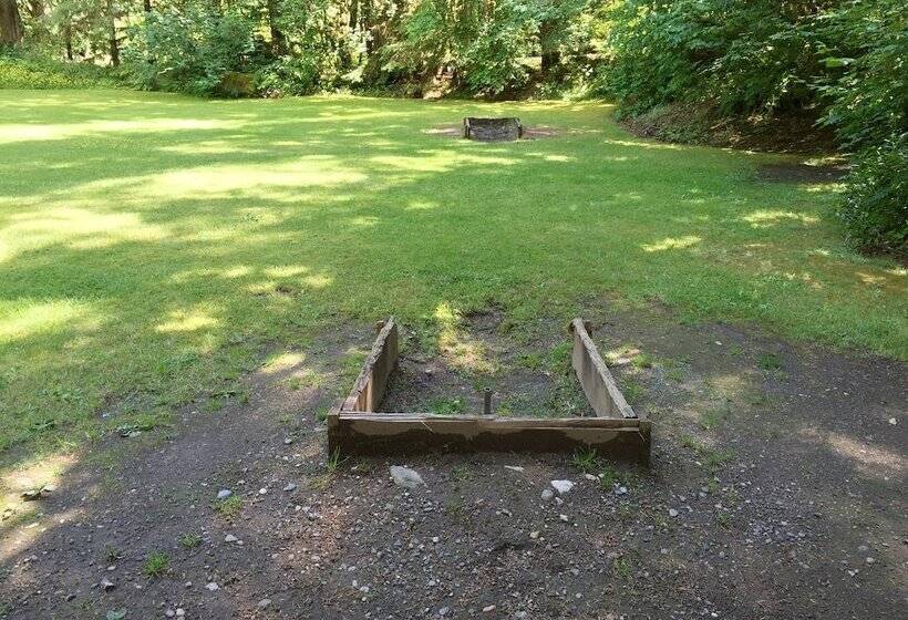 68sw   Fireplace   Washer/dryer   Dishwasher  Sleeps 4