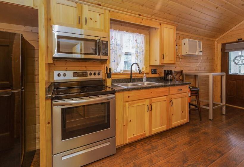 Al S Hideaway Cabin And Rv Space, Llc