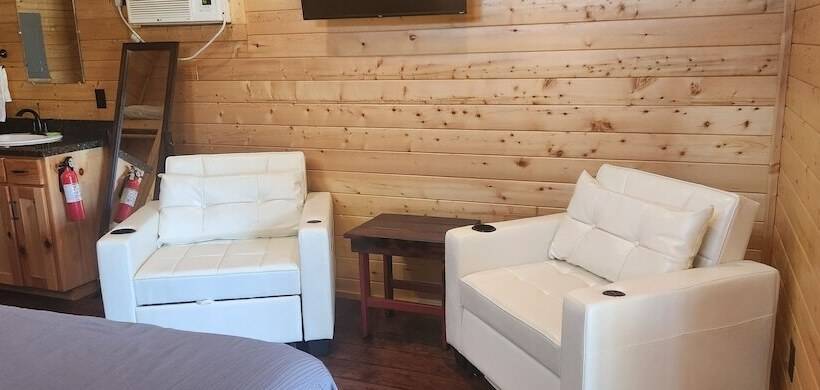 Al S Hideaway Cabin And Rv Space, Llc