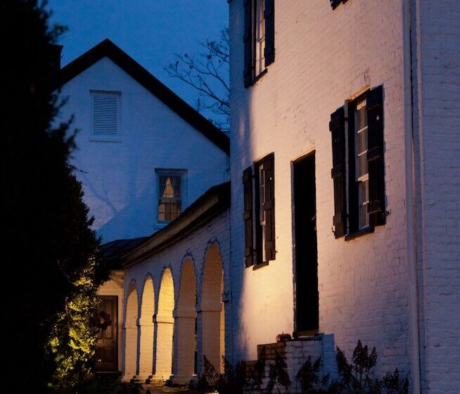 ベッドアンドブレックファースト Inn And Tavern At Meander