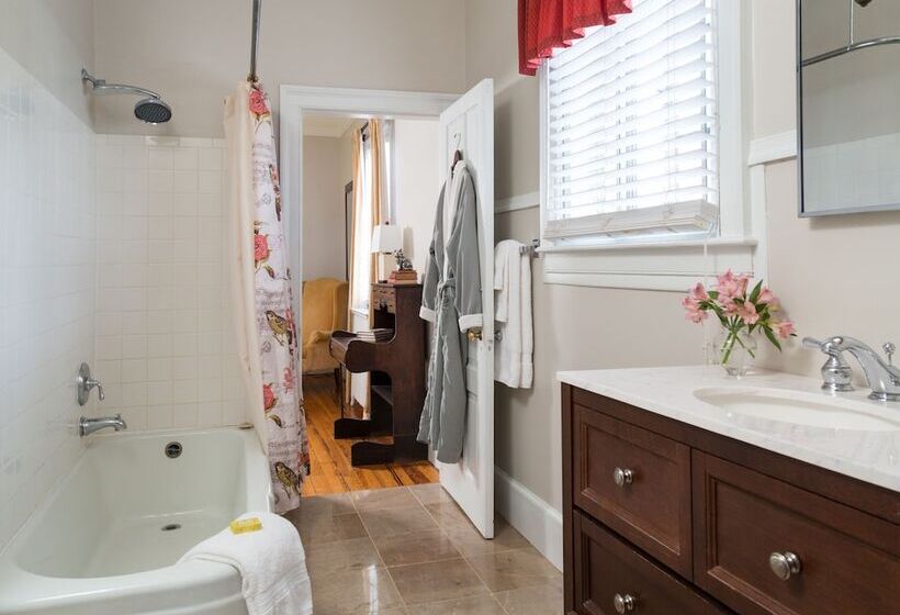 ベッドアンドブレックファースト Inn And Tavern At Meander