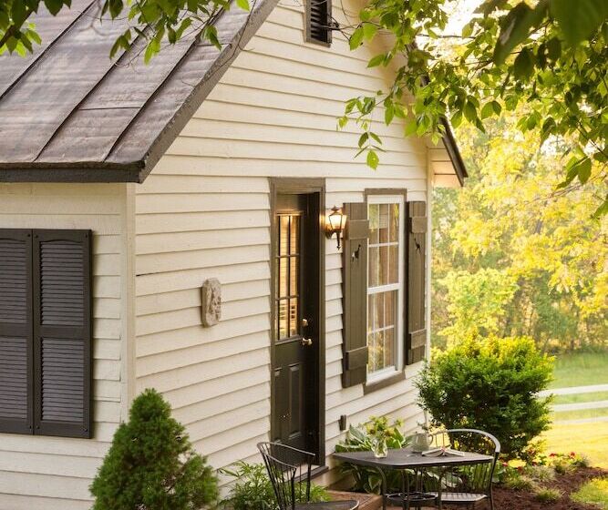 ベッドアンドブレックファースト Inn And Tavern At Meander