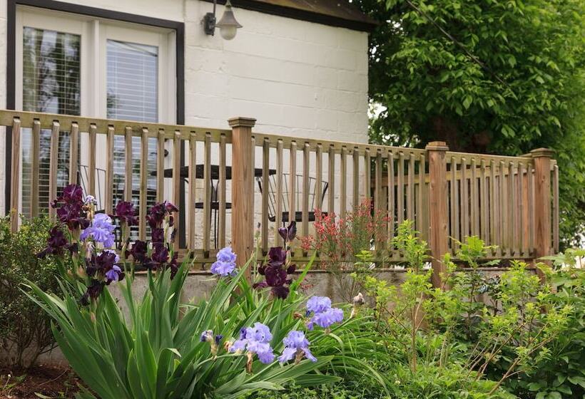 ベッドアンドブレックファースト Inn And Tavern At Meander