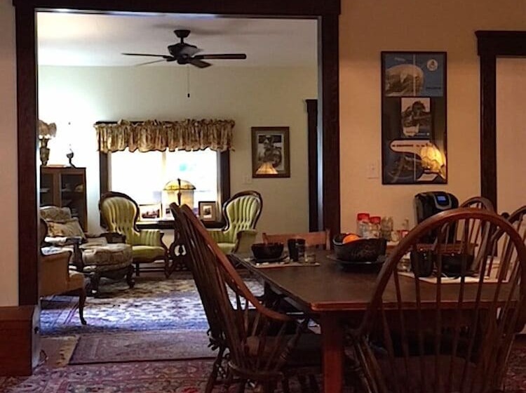 مبيت وإفطار River House Lodge