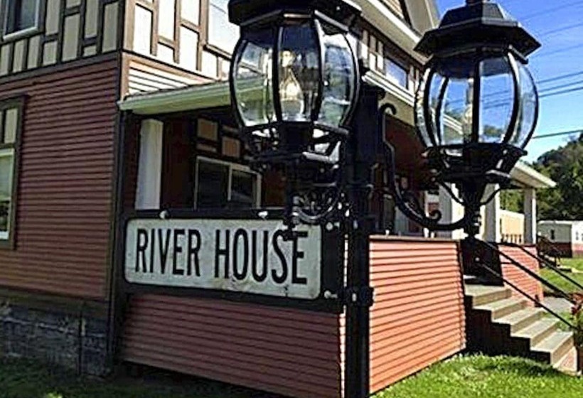 مبيت وإفطار River House Lodge