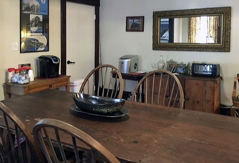 مبيت وإفطار River House Lodge