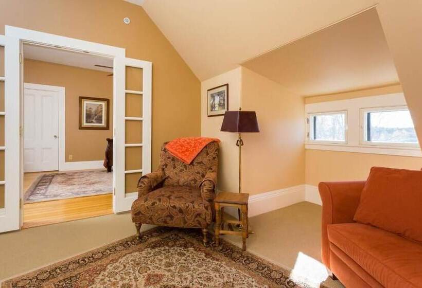 مبيت وإفطار The Lady Mary Inn