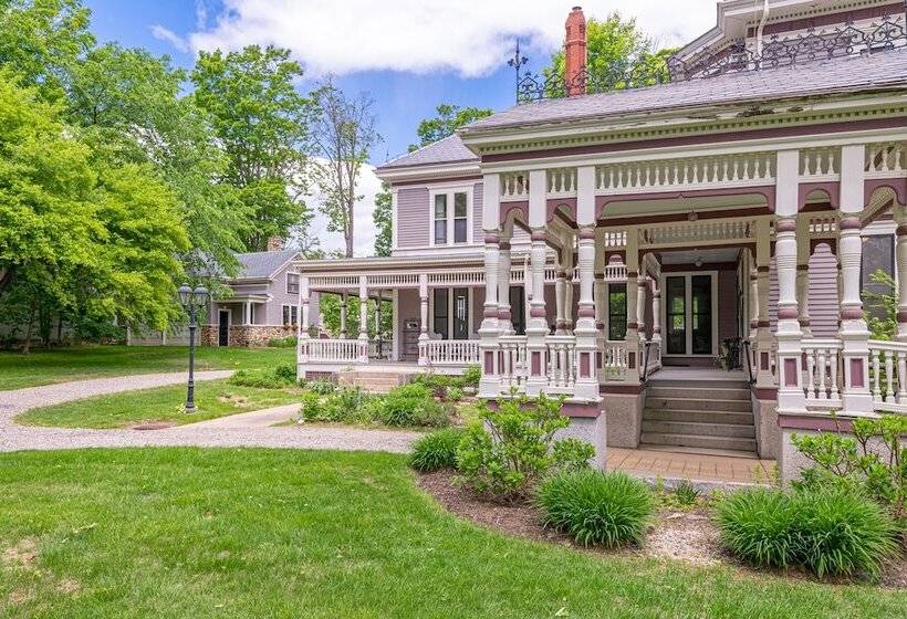 مبيت وإفطار The Lady Mary Inn