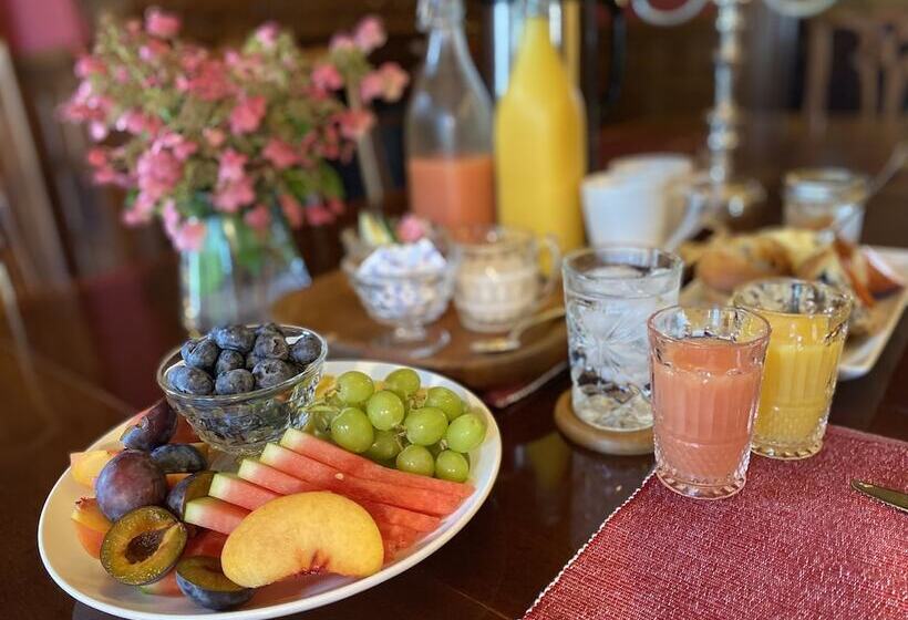 مبيت وإفطار The Lady Mary Inn