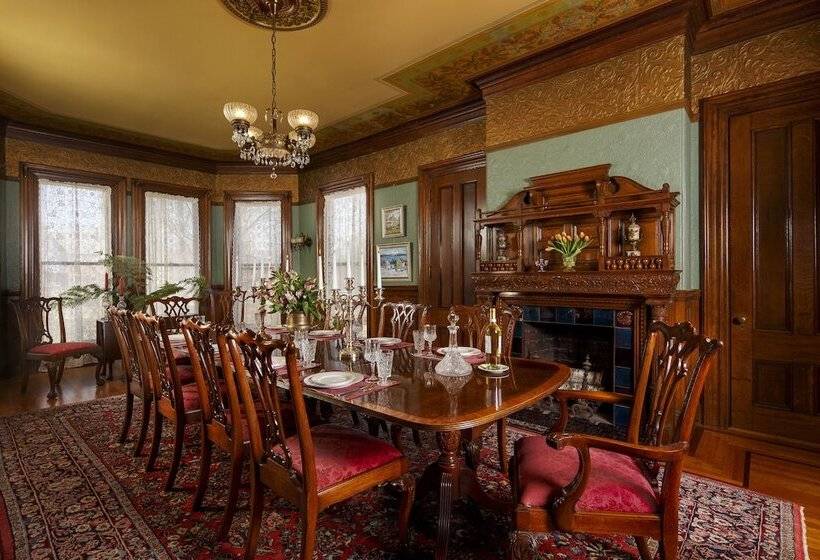 مبيت وإفطار The Lady Mary Inn