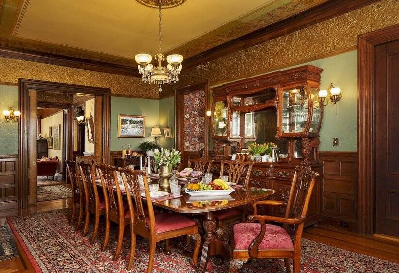 مبيت وإفطار The Lady Mary Inn