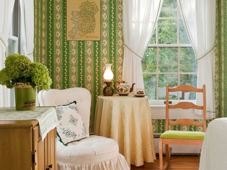 مبيت وإفطار The Waterford Inne