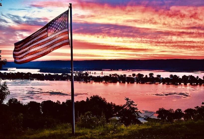 Eagle View Motel & Retreat