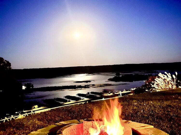 Eagle View Motel & Retreat