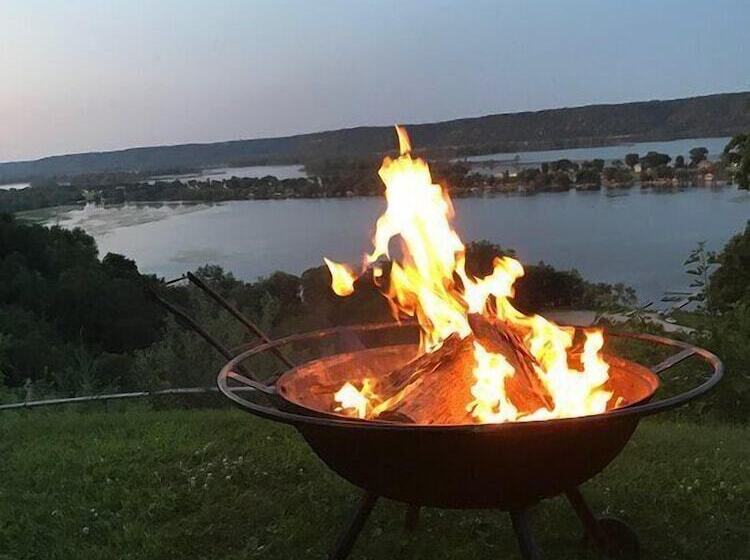 Eagle View Motel & Retreat