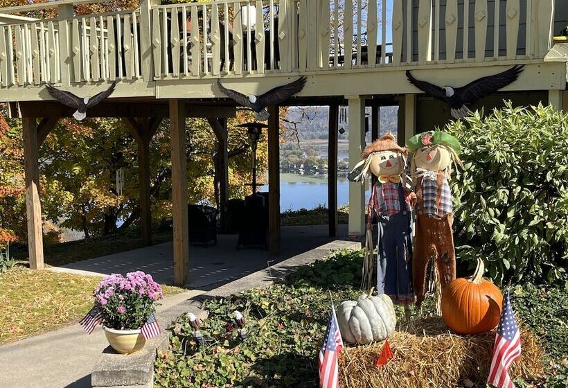 Eagle View Motel & Retreat