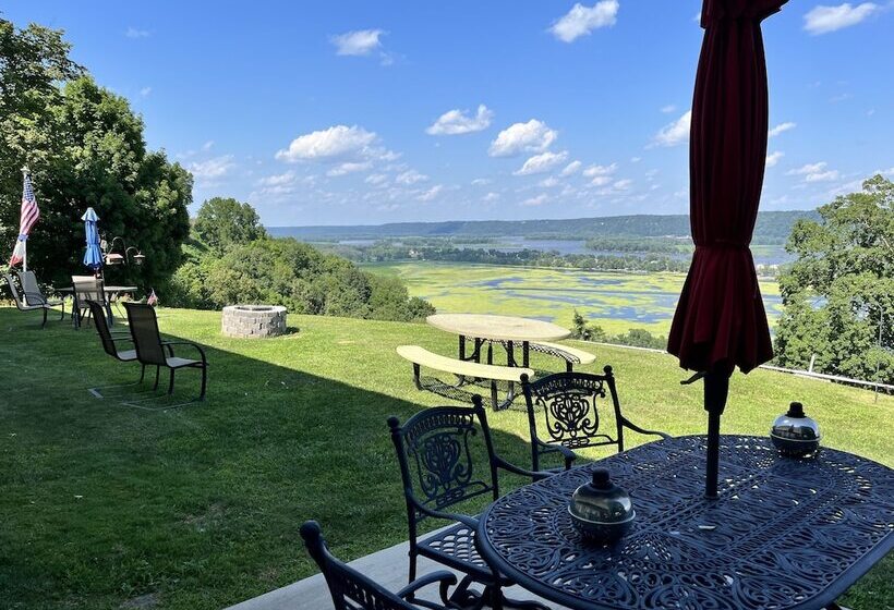 Eagle View Motel & Retreat