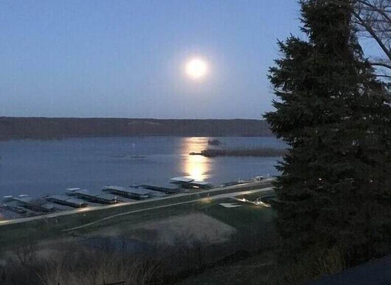 Eagle View Motel & Retreat