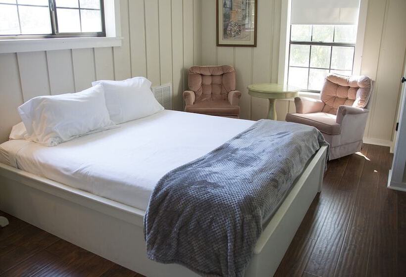 French Camp Bed And Breakfast