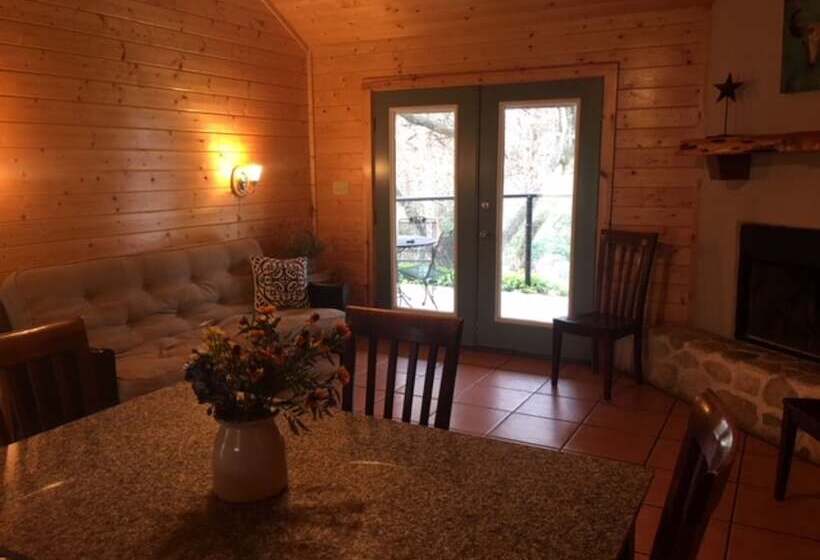 Frio Springs Lodges