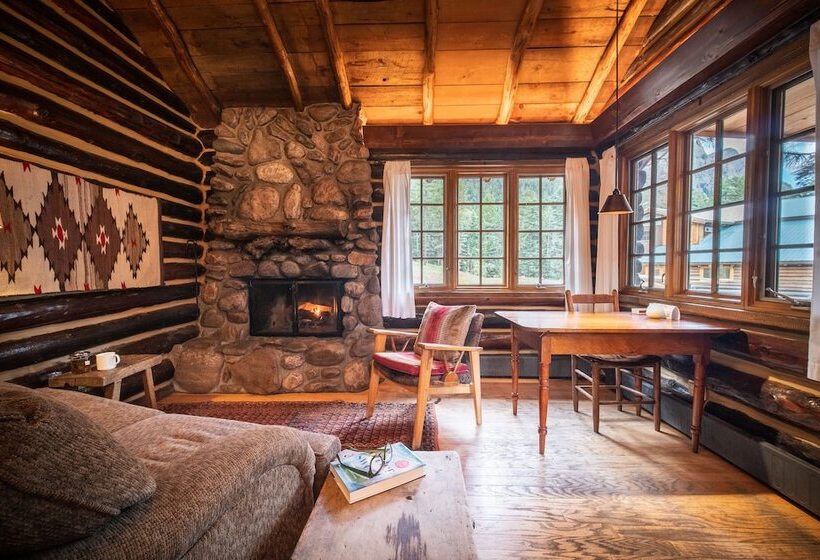 فندق Corkins Lodge