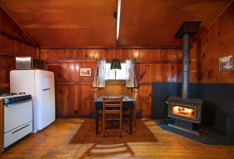 فندق Corkins Lodge