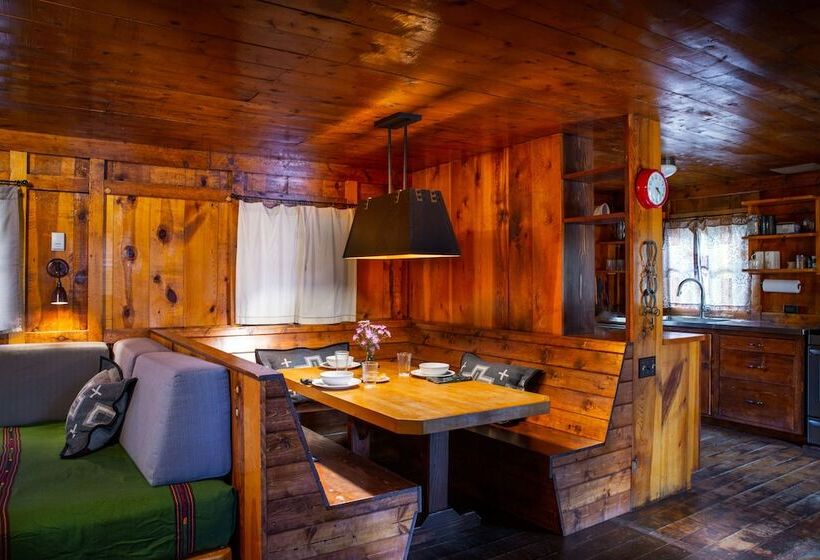 فندق Corkins Lodge