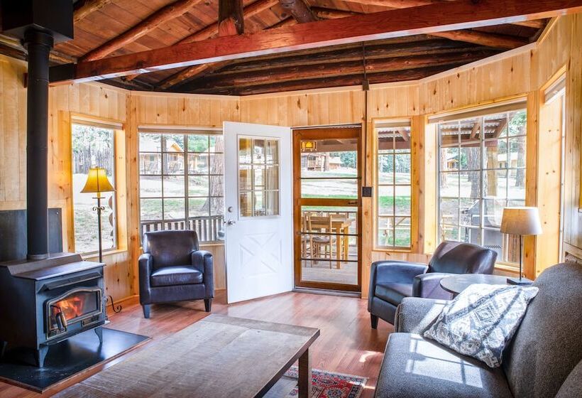 فندق Corkins Lodge