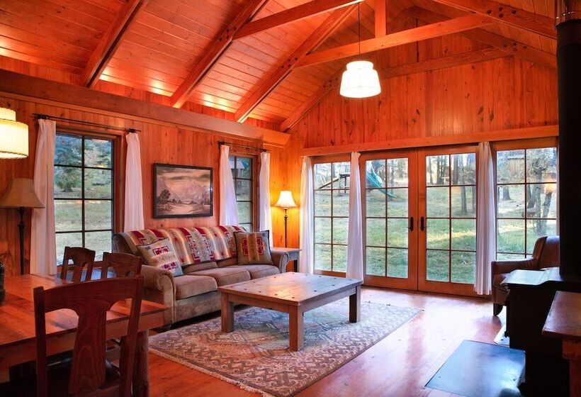 فندق Corkins Lodge