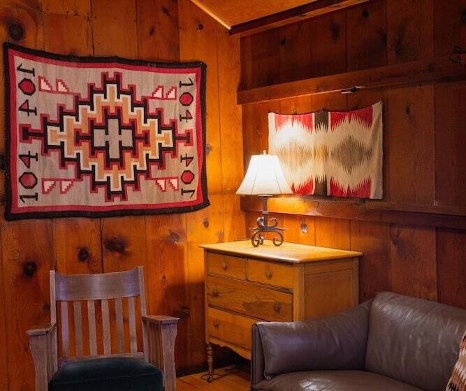 فندق Corkins Lodge