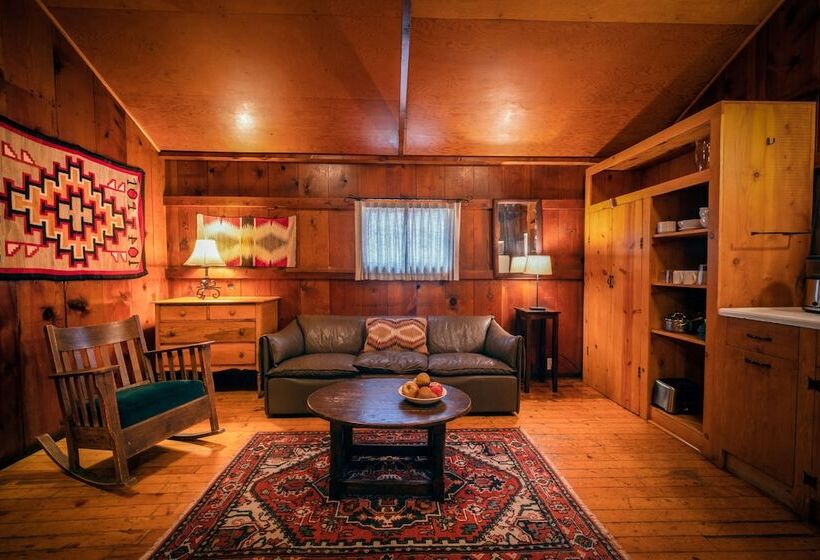 فندق Corkins Lodge