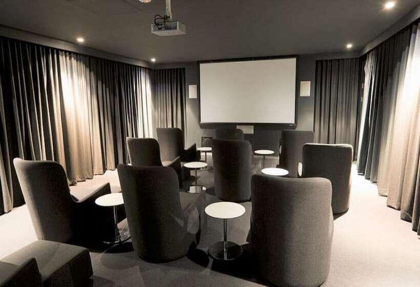 בית מלון כפרי Holiday Holiday Circle On Cavill Apartments