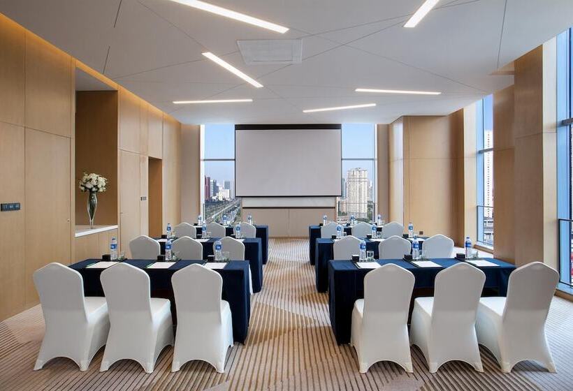 ホテル Holiday Inn Wuxi Central Station, An Ihg