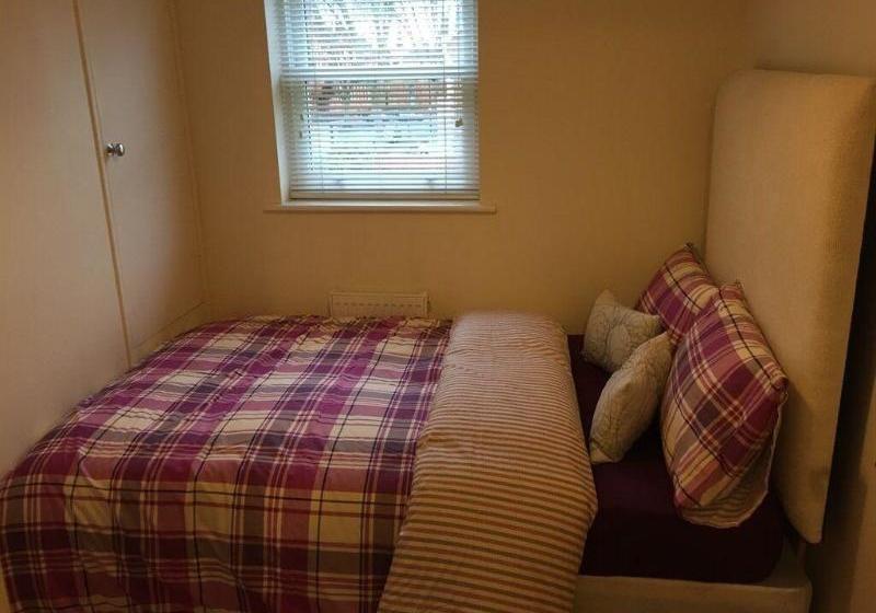 Отель Leamington Spa Serviced Apartments Avoncroft