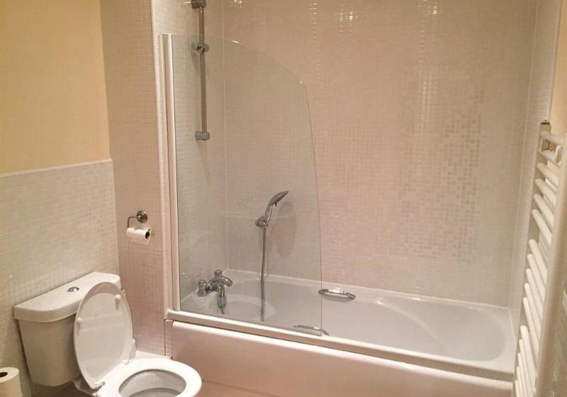 Отель Leamington Spa Serviced Apartments Avoncroft