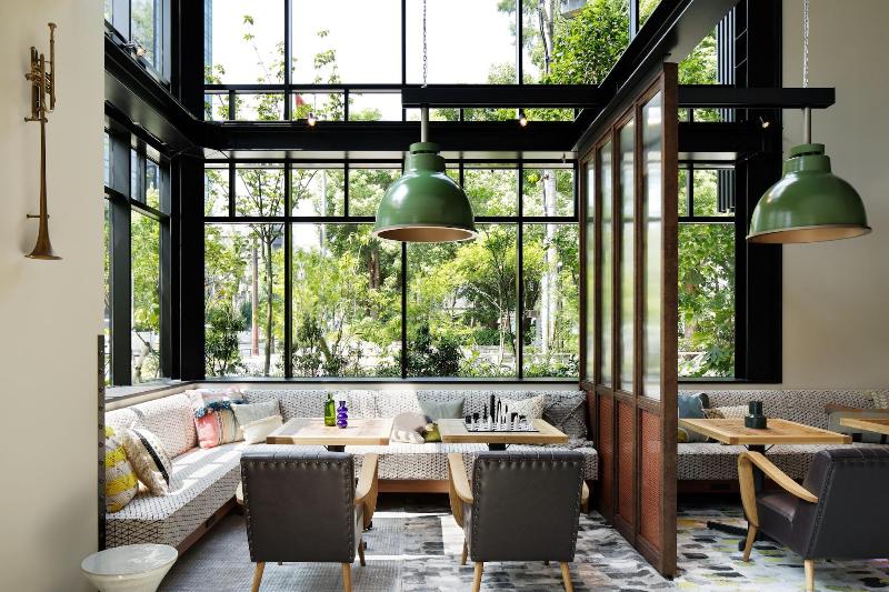 ホテル Moxy Osaka Shin Umeda