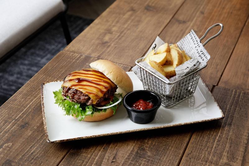 ホテル Moxy Osaka Shin Umeda