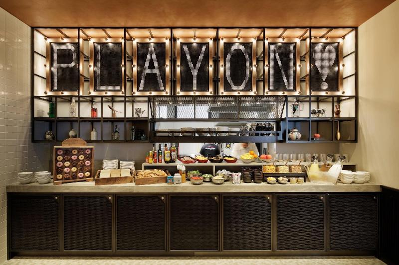 ホテル Moxy Osaka Shin Umeda