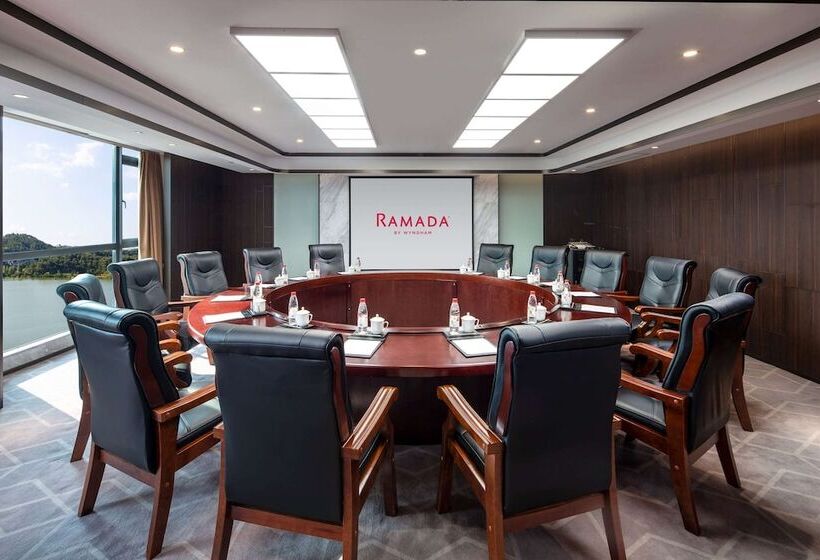 Отель Ramada By Wyndham Yingshan Jiulongwan Resort