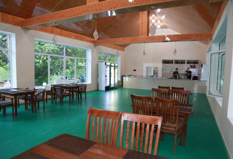 בית מלון כפרי Sarmishsoy