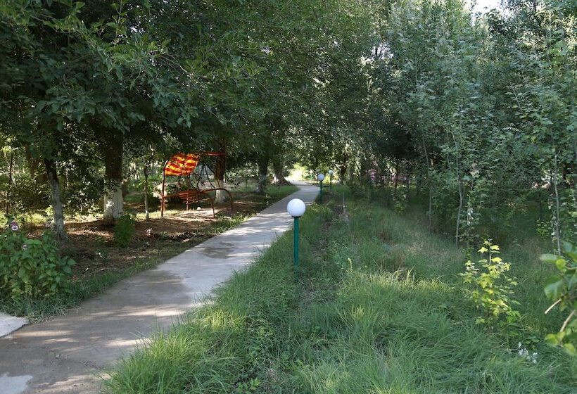 בית מלון כפרי Sarmishsoy