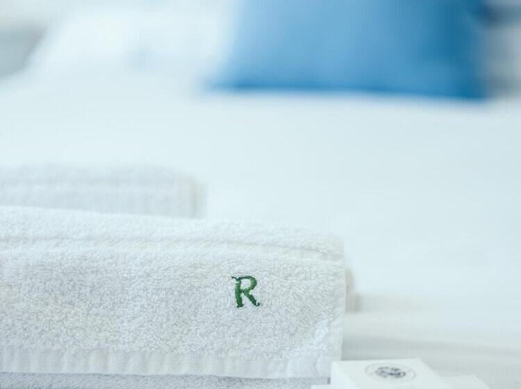 Отель The Imperial