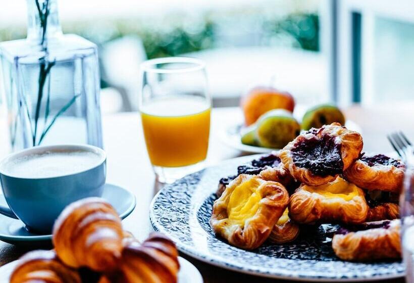 Отель The Imperial