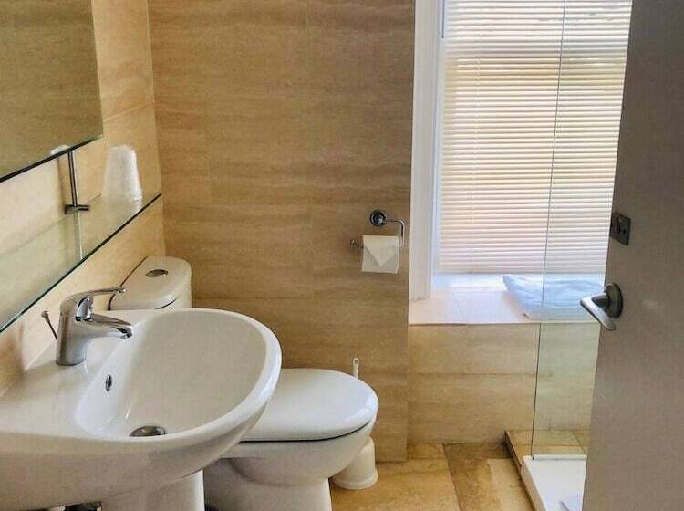 Отель The Imperial