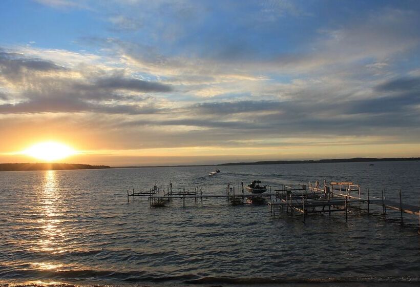 Отель Viking Bay Resort And Lodge