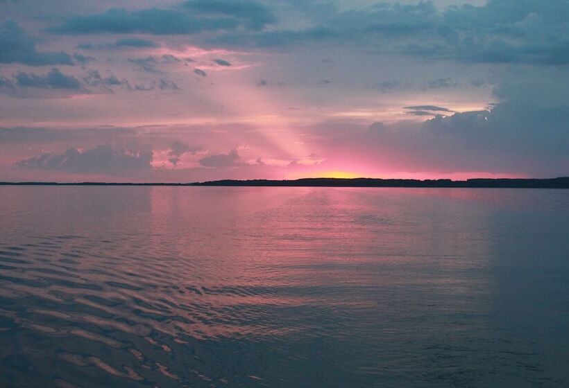 Отель Viking Bay Resort And Lodge